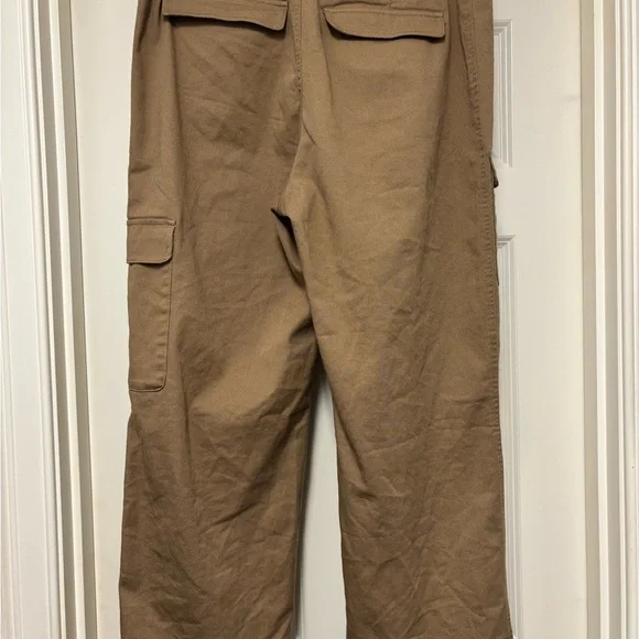 Quince Women's Wide Leg Tan Cargo Pants - Picture 3 of 8